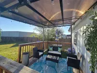 Charming Family Friendly Coastal Home Min from Beach and Bay!!! Sleeps 9! - 4 tähden