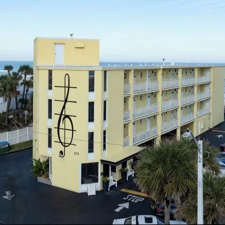 Ocean Breeze - Ocean Front at Symphony Beach Club!