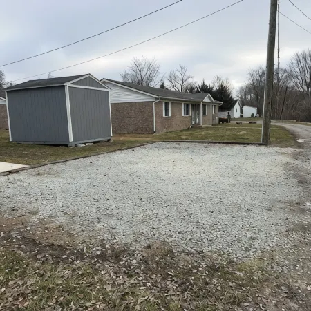 Charming 3-bedroom, 2-12/ bath house with AC, WiFi in peaceful Fortville