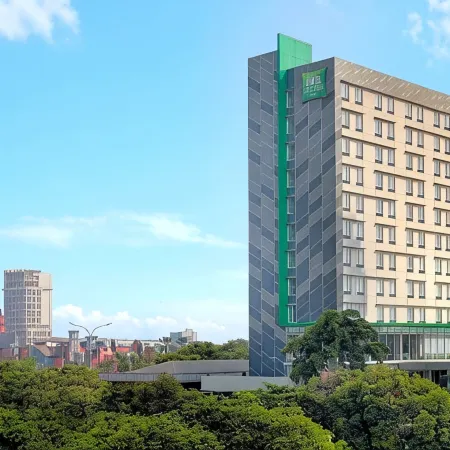 Ibis Styles Jakarta Simatupang Отели рядом с достопримечательностью «Торговый центр Cilandak»