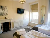The Saracens Head Hotel - Parking