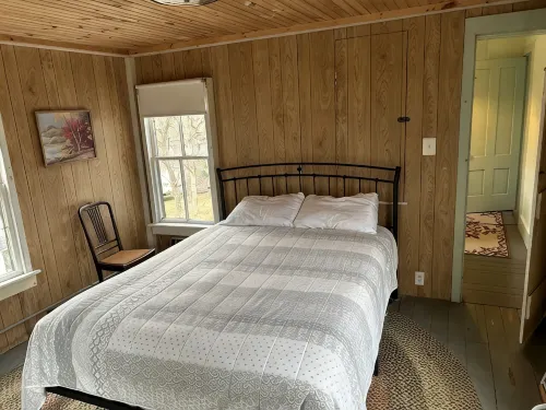 Historic Oak Bluffs home, short walk to town, beach, and harbor. - WiFi