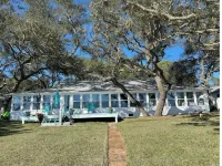 Remodeled historical spacious waterfront beach house