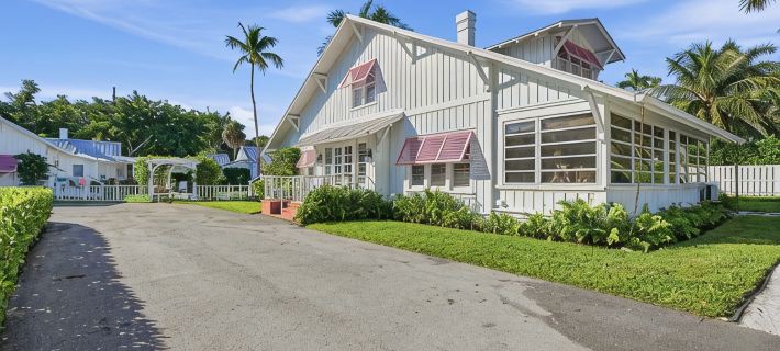 Historic Old Naples Estate - 2 Blocks to the Gulf, Shopping, Dining, & the Arts Ξενοδοχεία στην πόλη Naples
