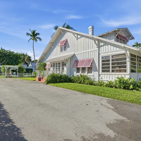 King Bedrooms, Two Blocks to Gulf, Shopping, and Dining in Old Naples