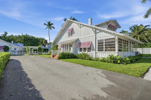 Historic Old Naples Estate - 2 Blocks to the Gulf, Shopping, Dining, & the Arts - Condos