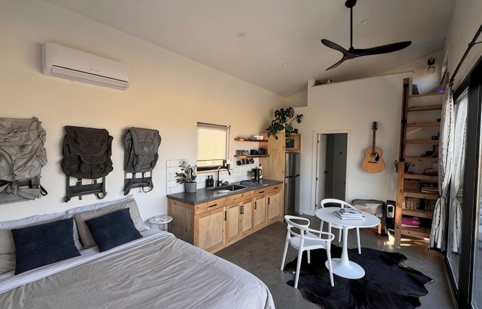 Serene cabin 3 with AC in charming Paradise valley with stunning views