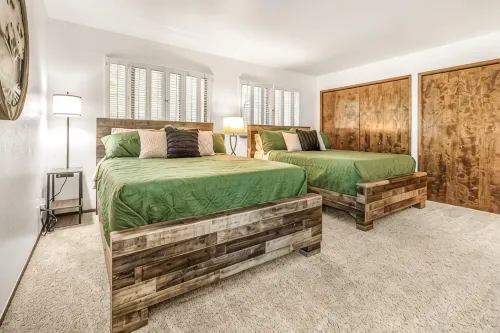 Country Lake Retreat. Special Rate. Book Now.