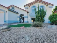 Cheerful 4 bed3 ba home with pool heated Hotels in Ahwatukee Foothills