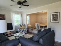 Spotless Geneva Home!  Minutes to Wineries, Spires, Downtown, & the Strip!