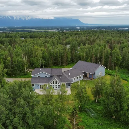 Mountain-View Retreat: Pond, Kayaks, Fire Pit, Hot Tub – Palmer, Alaska