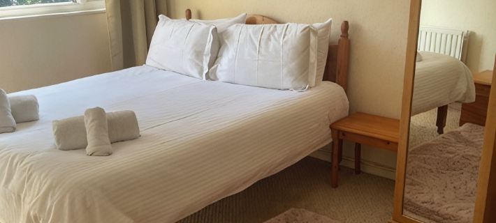 Beautiful 2 bedroom for 5, walk to town, near Legoland and Lapland! Hotels in Bracknell