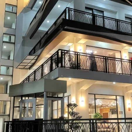 Fahira Hotel Bukittinggi Отели в г. Букиттинги
