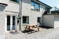 Stylish Garden Flat Near Loch Ness, Ideal for Families and Groups