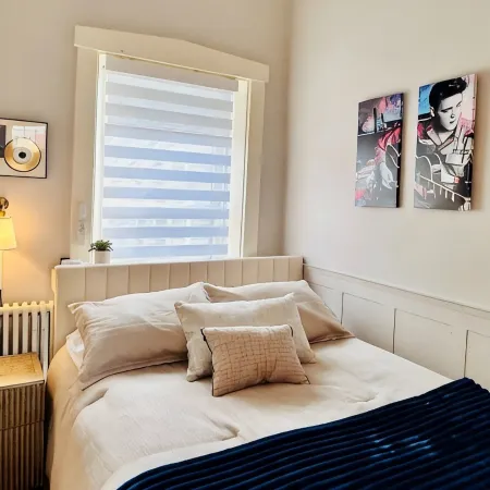5BR Hollywood-Glam-Themed Historic Home + Sauna, Sleeps 12