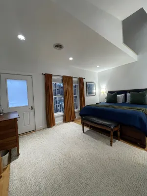 Urban Peak Escape, Lenox, MA