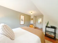 Meredith Town & Trail Cottage - Walkable to Water/Downtown, Dogs ok! Hotels in Meredith