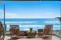 BEACH FRONT BOHO DREAM. Walk to Everything -Great for large Parties LOWER UNIT - Jacuzzi