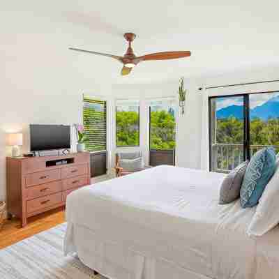 The Palm Treehouse: Serene retreat with simultaneous mountain and ocean views Rooms