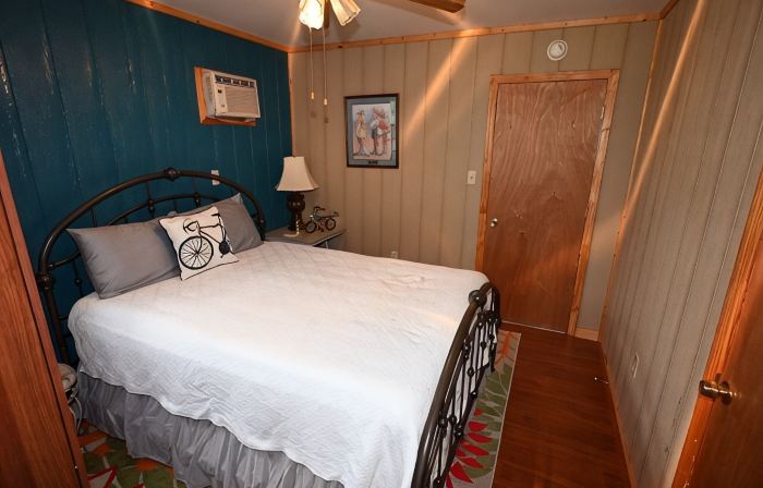 Superb 2-bedroom house on the Tennessee River.