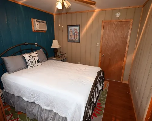 Superb 2-bedroom house on the Tennessee River. Hotels in Perry County
