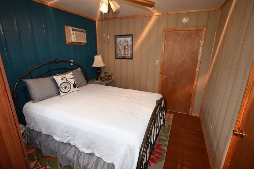 Superb 2-bedroom house on the Tennessee River. - Wi-Fi