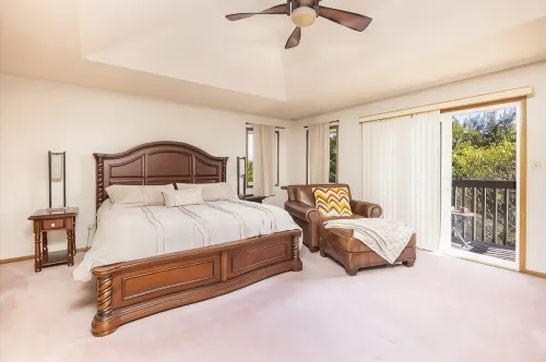 Home w/Hot Tub -Spacious, Quiet Neighborhood Near des Moines, IA.