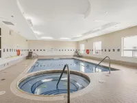 Holiday Inn & Suites LLOYDMINSTER by IHG فنادق في لويدمينستر