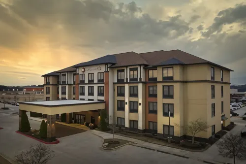 Best Western Plus Tupelo Inn  Suites
