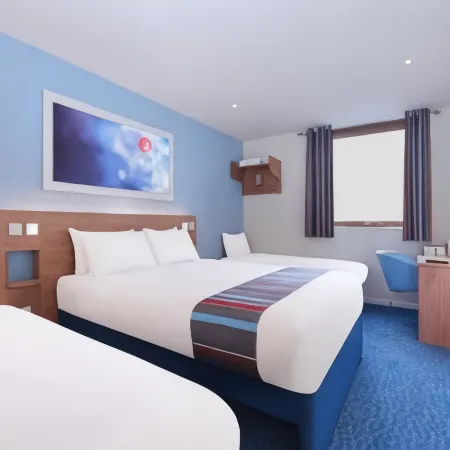 Travelodge Birmingham Central Newhall Street Отели рядом с достопримечательностью «Астонский университет»