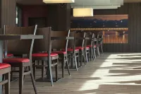 Holiday Inn Express ZÜRICH AIRPORT by IHG - breakfast
