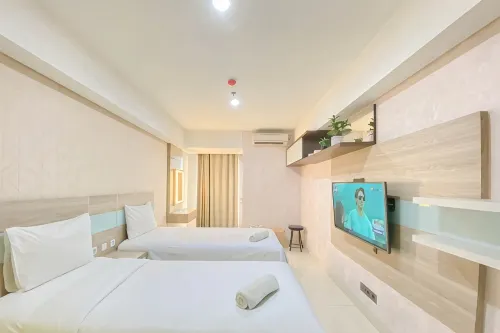 Good Homey Studio Apartment at Warhol (W/R) Residences By Travelio - Holiday Apartments