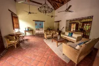 La Casa Amarilla Hotel - Alojamientos