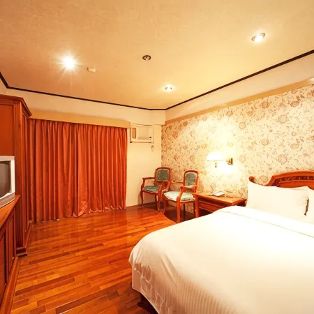 Champagne Hotel