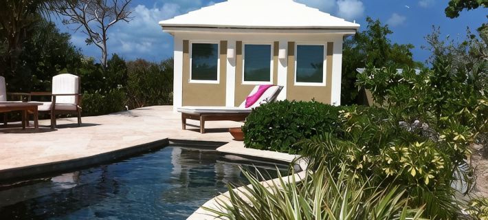 Luxury Home in Feb. Pt. with dip pool, spectacular ocean views, steps to beach 喬治敦住宿飯店