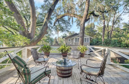 The Barn at Linwood - Tucked away in old downtown Summerville. A special getaway - 4-Star