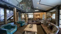 Luxurious Estate among the Pines w/ Hot Tub, EV Charger & so much MORE! - บังกะโล