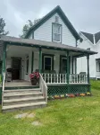 The Guides House • Cozy Main St Stay with Porch Views