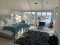 Ocean front, quiet remote area minutes from Downtown York and Ogunquit - 4성급