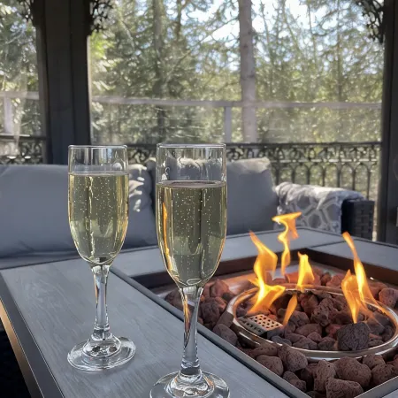 Comfort Elevated • Hot Tub • King Suite • Direct Trail Access • in Town • WiFi