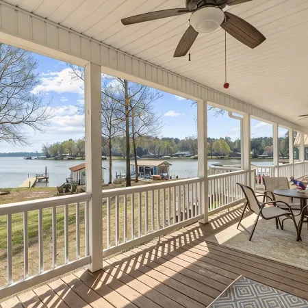 Sleeps 7, Firepit, 2 Kayaks, Big Water + More!