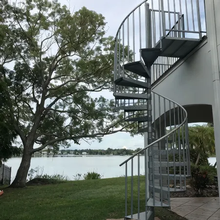 Lakefront Artist's Loft - Relax in Luxury!