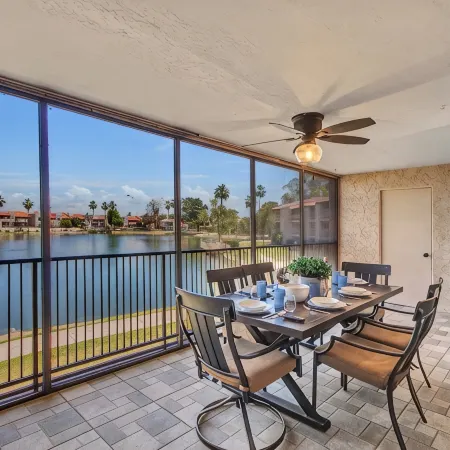 Lakefront Family, 3 Bedroom, 2 Bath, Private Patio, Heated Pool, Jacuzzi Отели рядом с достопримечательностью «Замки-н- Судна»