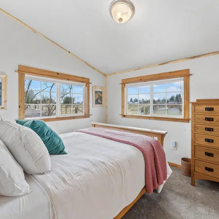 Cozy cabin just outside Sisters, pet friendly, great Mountain View’s, WiFi, & AC