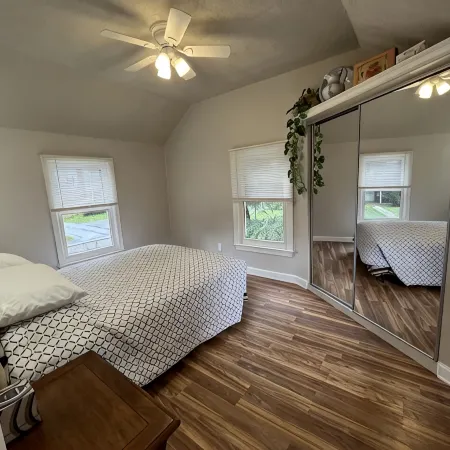 Entire 3 bedrooms/2 bathrooms fence yard, near Costco, Sam's