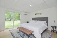 Amazing HUGE 6 bdrm Sebago Lake Waterfront Home - WiFi