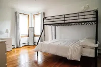 Garage, Fully Fenced Yard, Sleep 8, Walk to Downtown - Wifi