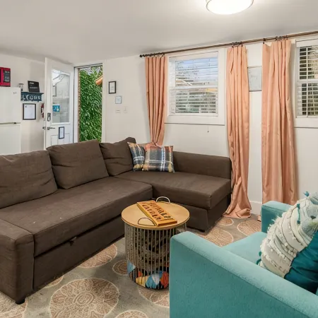 Private 5 Star One Bedroom Bungalow near the Airport/Ocean and 15 min to Seattle
