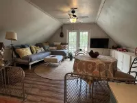 Heart of Old beach, outdoor porch overlooking the garden, - Condos