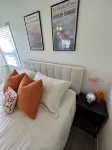Entire Home by Newport Beach, Disneyland and SNA! Pet Friendly Home Downtown